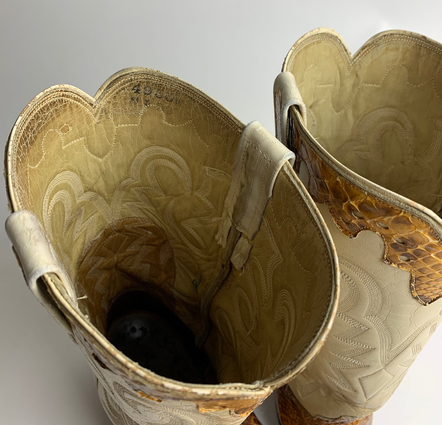 Vintage Cream & Rattlesnake Boots M 8