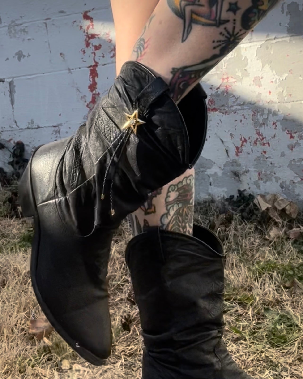 W8 80s Black Cowboy Boots w/ Bolo Charm