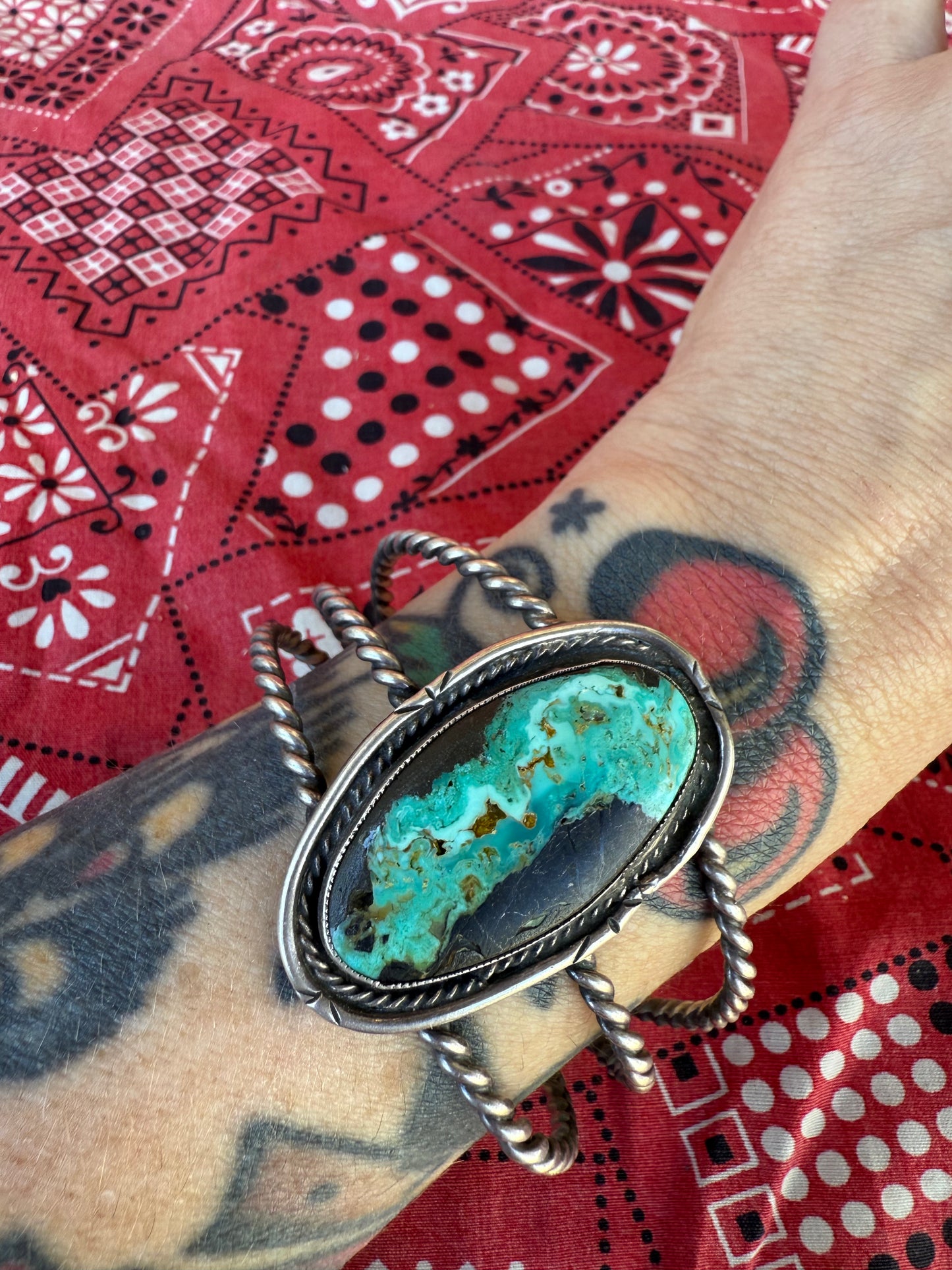Large Central Oval Stone Cuff with Twisted Wire (MA)