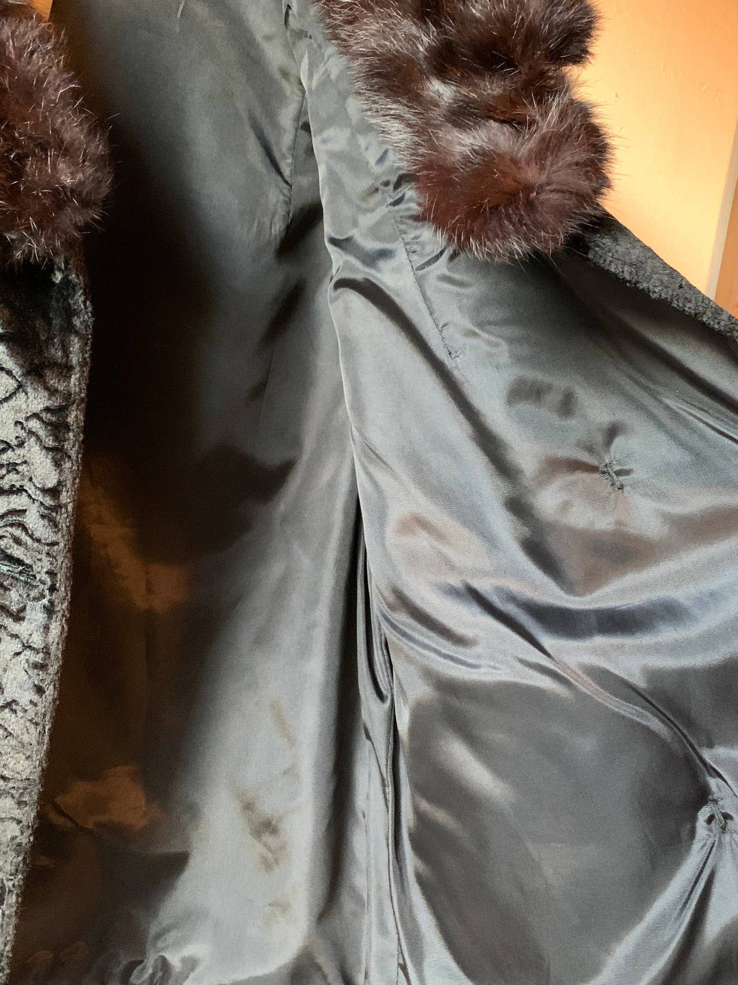 Vintage Sleek Black Rabbit Fur Collar Coat (M)