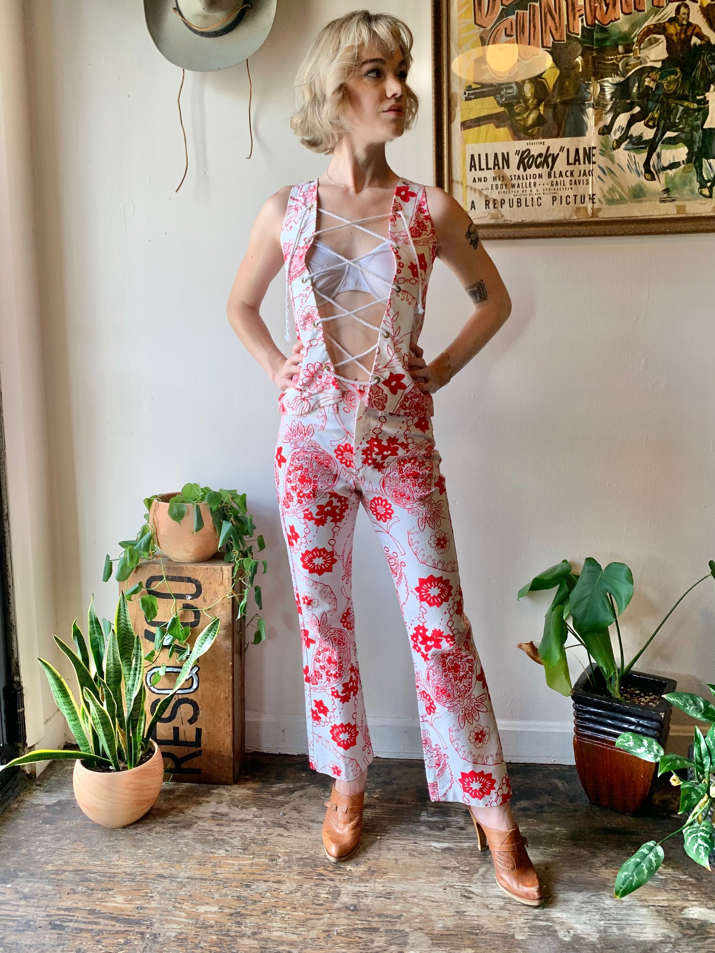 1960s Red & White Floral Grommet 2-pc Pantsuit (XS/S)