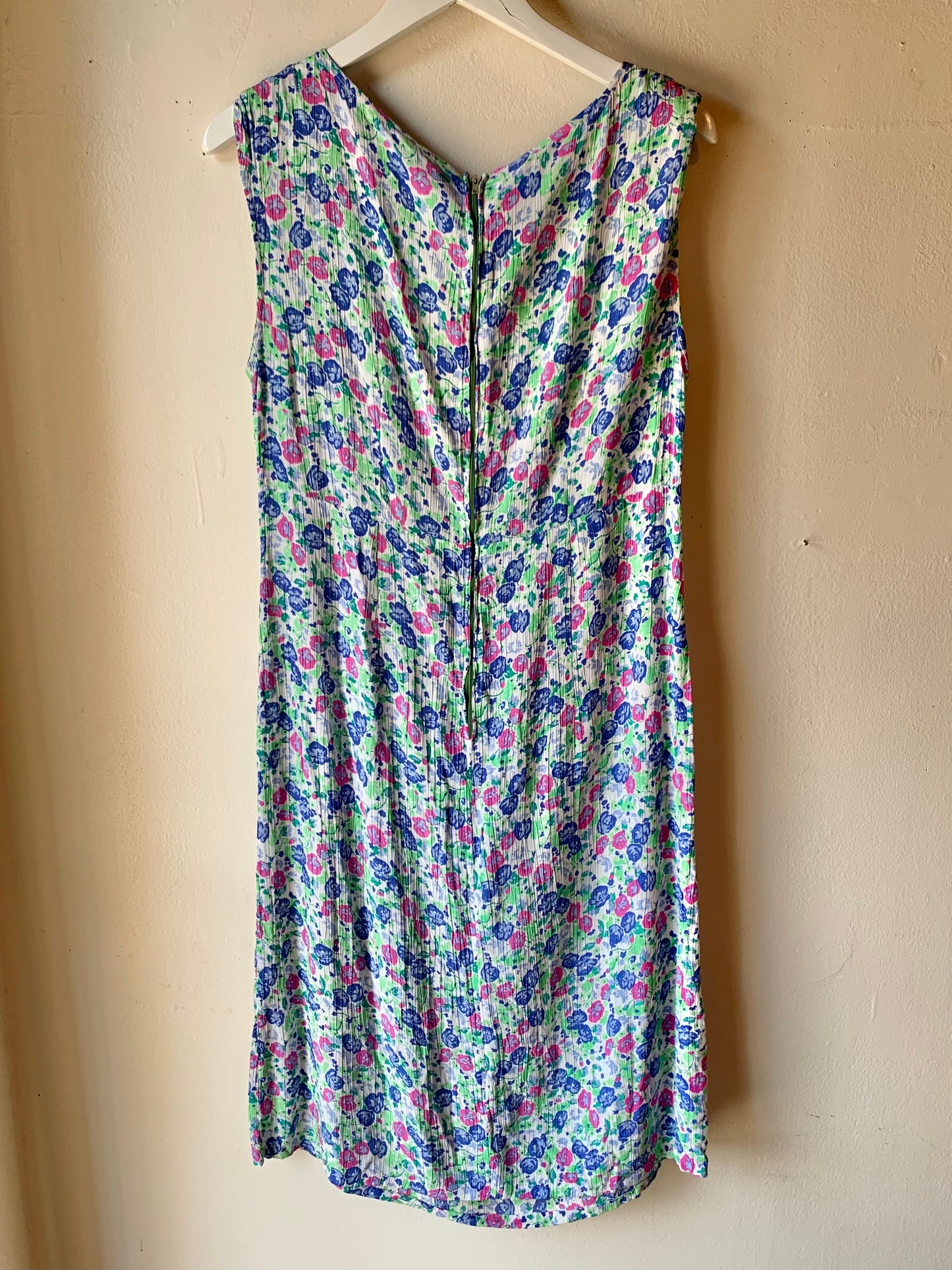1950s Floral Dress w/ Bakelite Buckle (M/L)